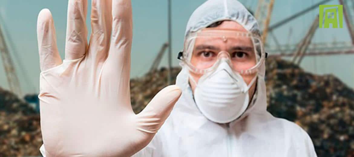 ¿Quién se encarga de los desechos químicos tras una emergencia en una comunidad?